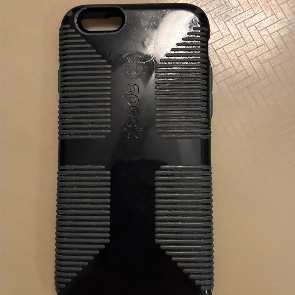 Speck black. iPhone case 7/8/SE with grips